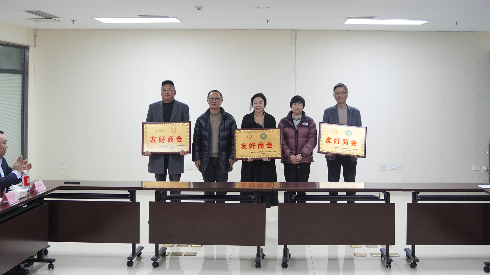 1765768663_451562.jpg 215673946.jpg